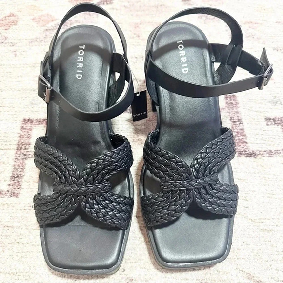 NWT Torrid • Black Crisscross Platform Heel Sandal Size 10.5 Wide Width - Picture 10 of 15